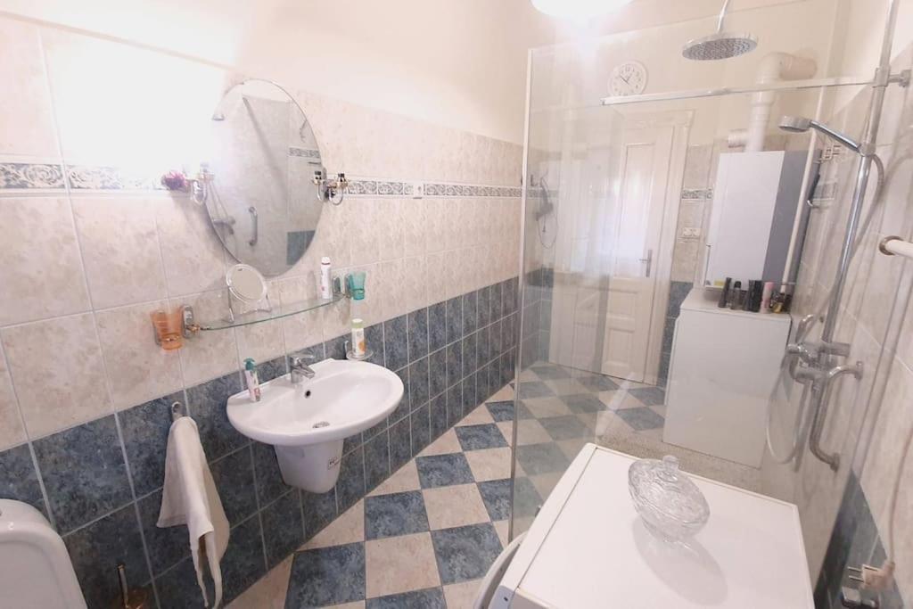 Romantic Villa - Папа Экстерьер фото